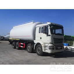 散裝物料運(yùn)輸車與散裝水泥運(yùn)輸車 高效運(yùn)輸與廠家直銷的優(yōu)勢(shì)